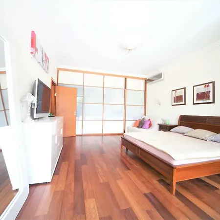 Amazing Location Next To The Jomas Str *